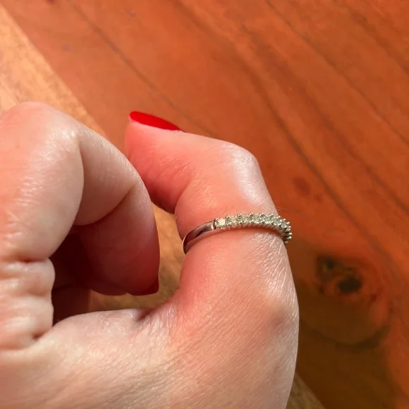 BRAND NEW never worn Brilliant Earth Lab Diamond Wedding Band Size 7.5